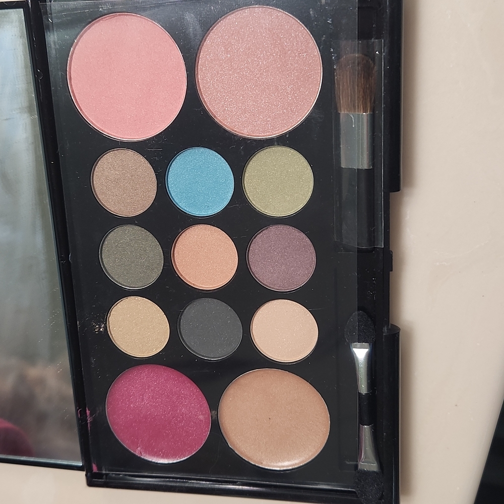 NWOT Makeover Essentials Make up